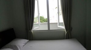 Minibar, desk, free WiFi