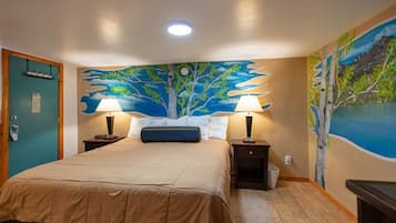 Room, 1 King Bed, Mountain View | Iron/ironing board, free WiFi, bed sheets