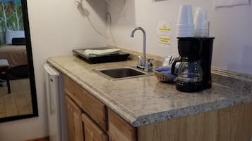 Double Room, 2 Queen Beds, Mountain View | Private kitchen | Fridge, microwave, coffee/tea maker, freezer