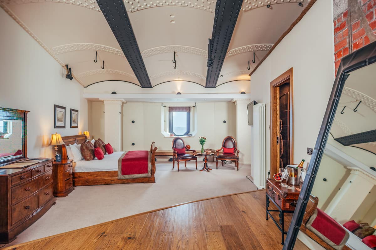Junior Suite, Sea View | Desk, iron/ironing board, free WiFi