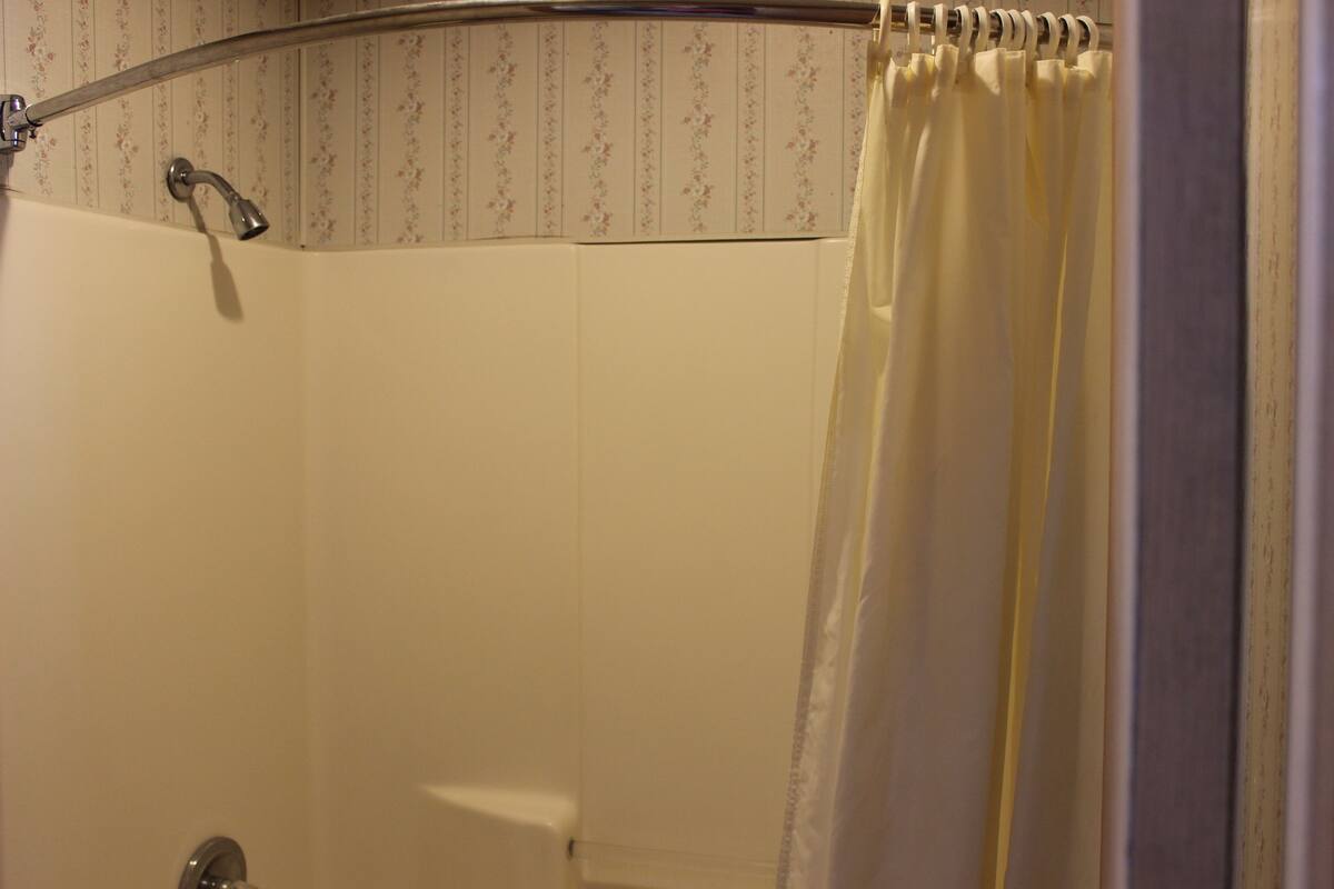 Dusche im Bad