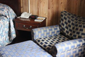 Standard Room, 1 King Bed, Refrigerator & Microwave | Iron/ironing board, rollaway beds, free WiFi