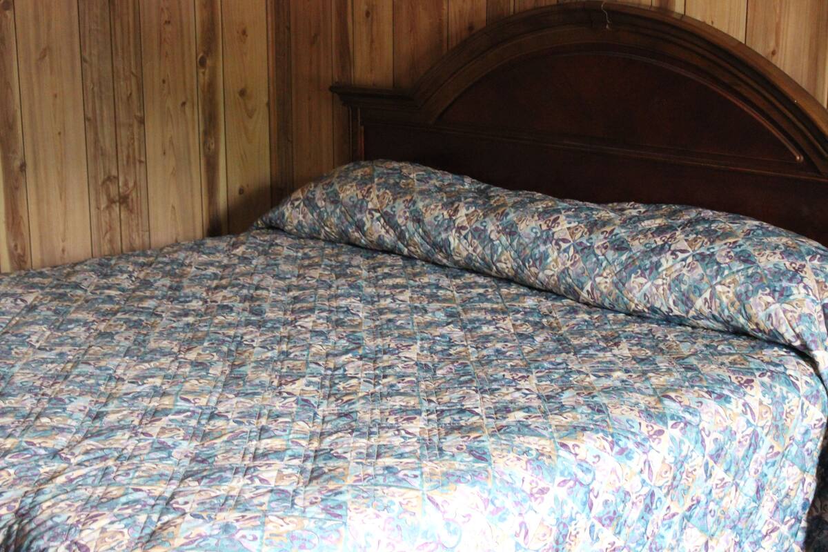 Standardzimmer, 1 King-Bett, Kühlschrank und Mikrowelle