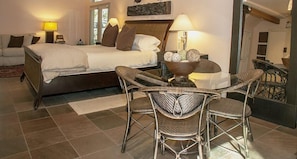 Single King, Jetted Tub | Premium bedding, free WiFi, bed sheets - Harmony Ridge Lodge (Nevada City)