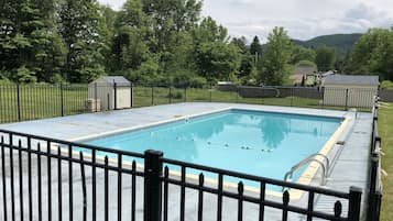 Piscine extérieure (ouverte en saison)