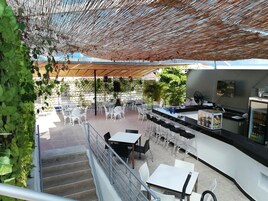 Bar (en la propiedad)