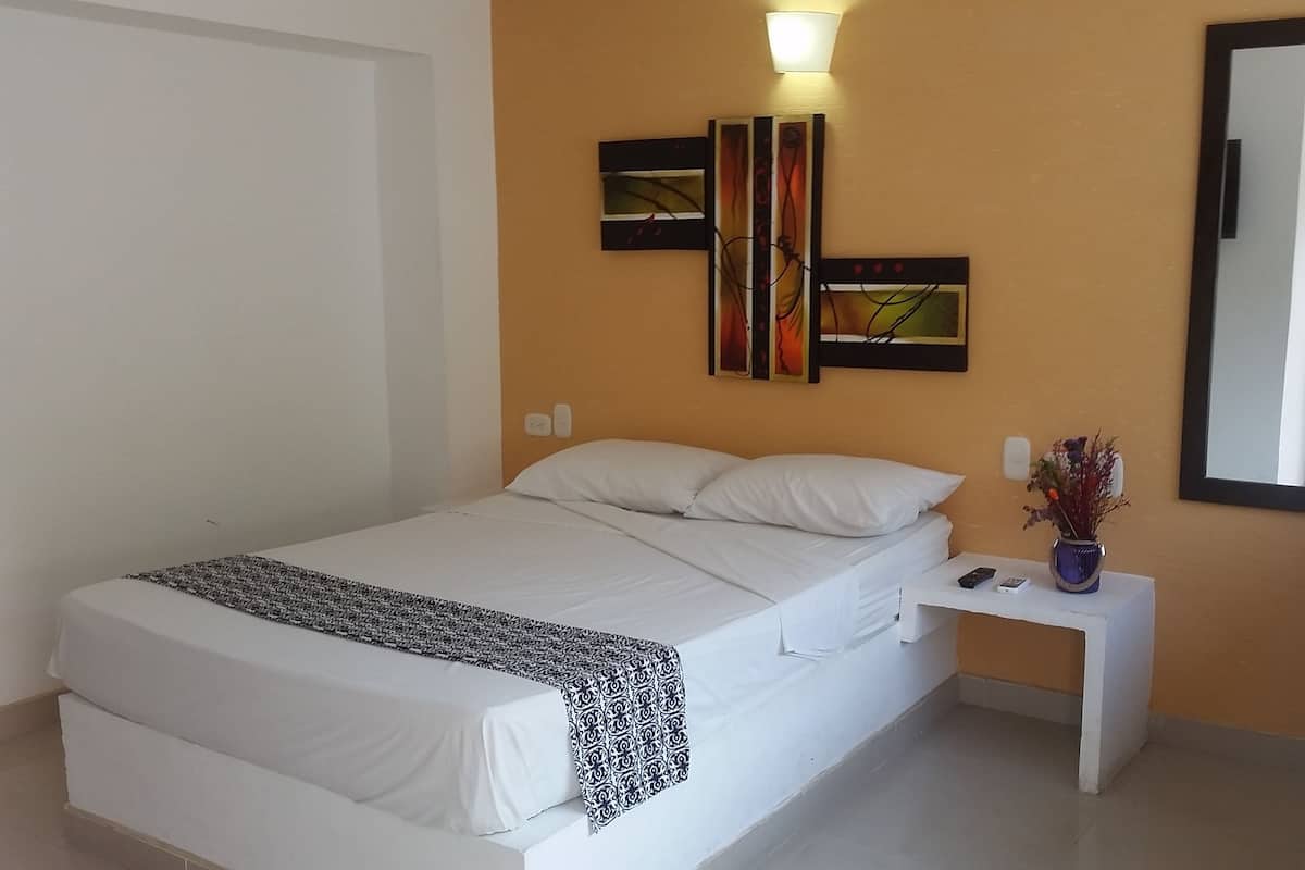 Chambre Double, 1 lit double, non-fumeurs, vue jardin | Wi-Fi gratuit, draps fournis