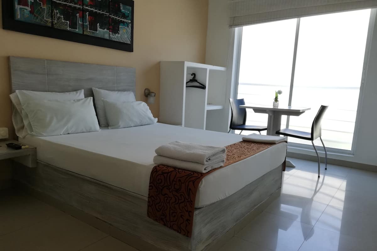 Chambre Confort, 1 lit double, non-fumeurs, vue ville | Wi-Fi gratuit, draps fournis
