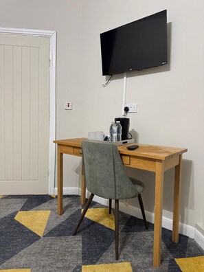 Free WiFi, bed sheets - OYO Weaste Hotel (Salford)