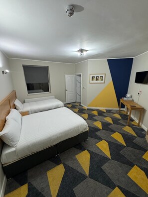 WiFi (free), bed sheets - OYO Weaste Hotel (Salford)