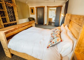 Superior tweepersoonskamer | Een strijkplank/strijkijzer, extra bedden (toeslag), gratis wifi