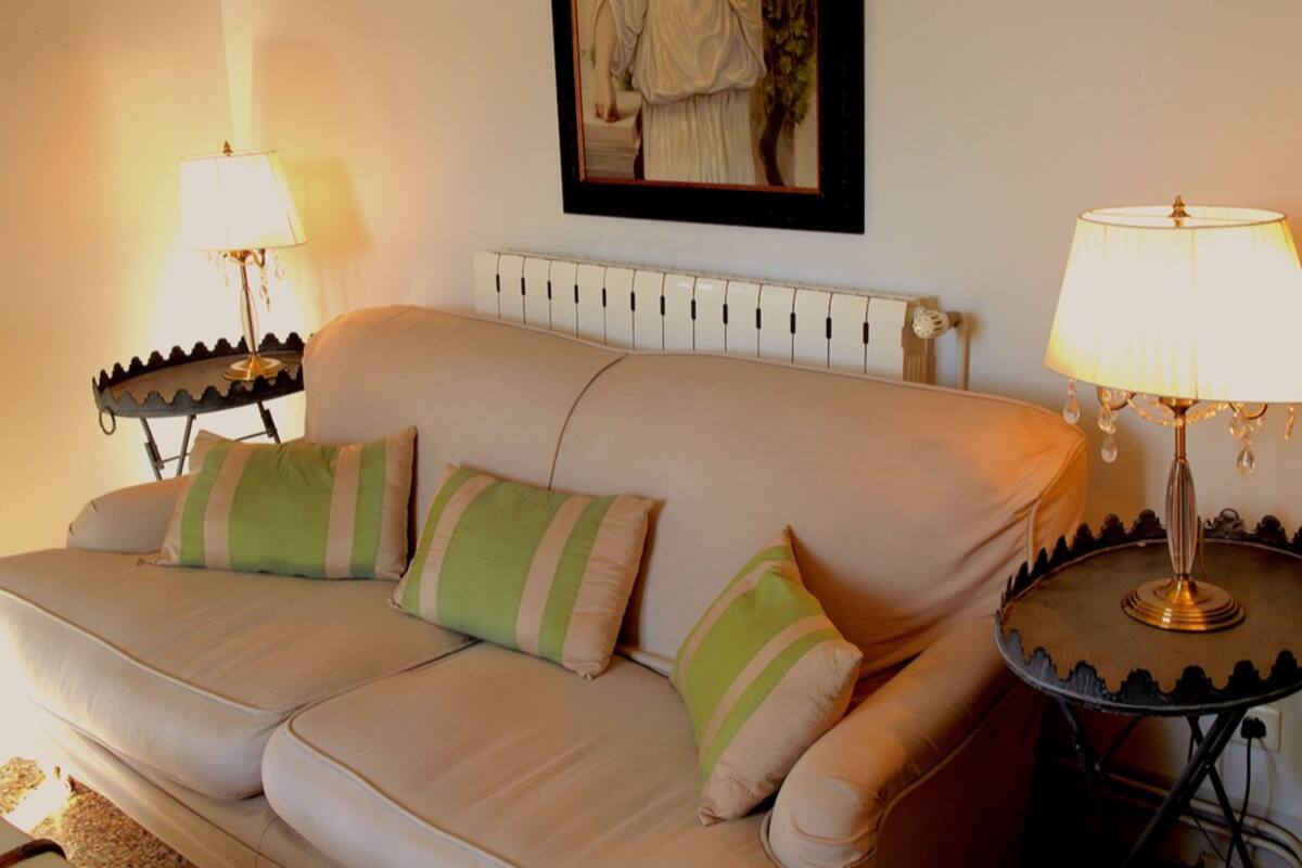 Suite 2 - 1st Floor Balcony | Lobby