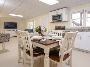 Family Apartment, 2 Bedrooms | In-room dining - The Wellington Hotel & Suites Oceanblock (Ocean City)
