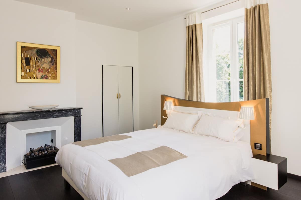 Double Room, Private Bathroom-Klimt | In-room safe, desk, iron/ironing board, free WiFi