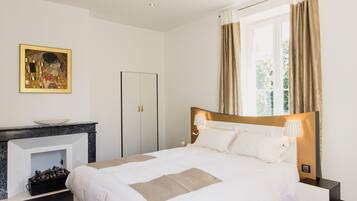 Double Room, Private Bathroom-Klimt | In-room safe, individually decorated, desk, iron/ironing board