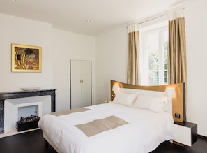 Double Room, Private Bathroom-Klimt | In-room safe, individually decorated, desk, iron/ironing board