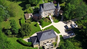 Unclassified image, 4 of 58, button - Château de Maraval (Cenac-et-Saint-Julien)