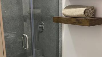 Single Room | Bathroom | Shower, free toiletries