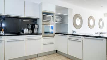 Magia PH2D | Dapur pribadi | Lemari es besar, microwave, oven, dan kompor