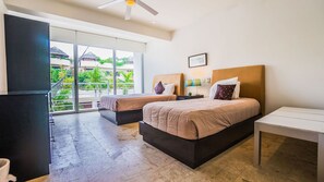 Apartamento 2 habitaciones, junto al mar | Bộ đồ giường cao cấp, chăn bông, két bảo mật tại phòng 