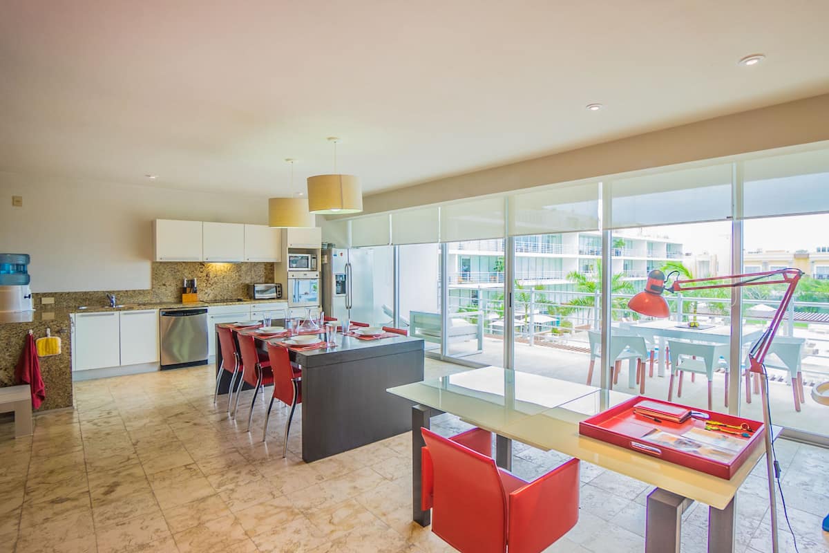 Apartamento 2 habitaciones, junto al mar | Área de sala de estar | Televisión de pantalla plana