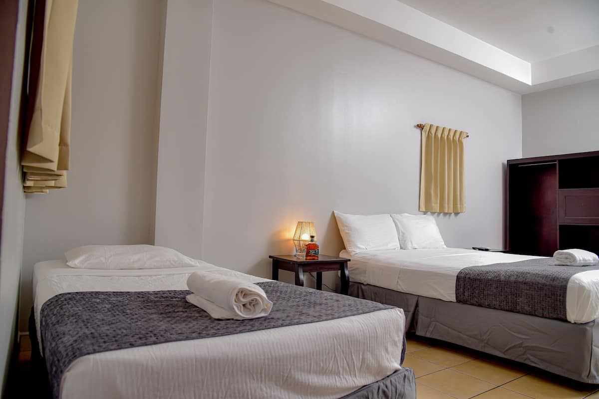 雙人房, 無障礙, 獨立浴室 (Double Room, Handicap Bedroom) | 高級寢具、客房內保險箱、書桌、筆電工作空間