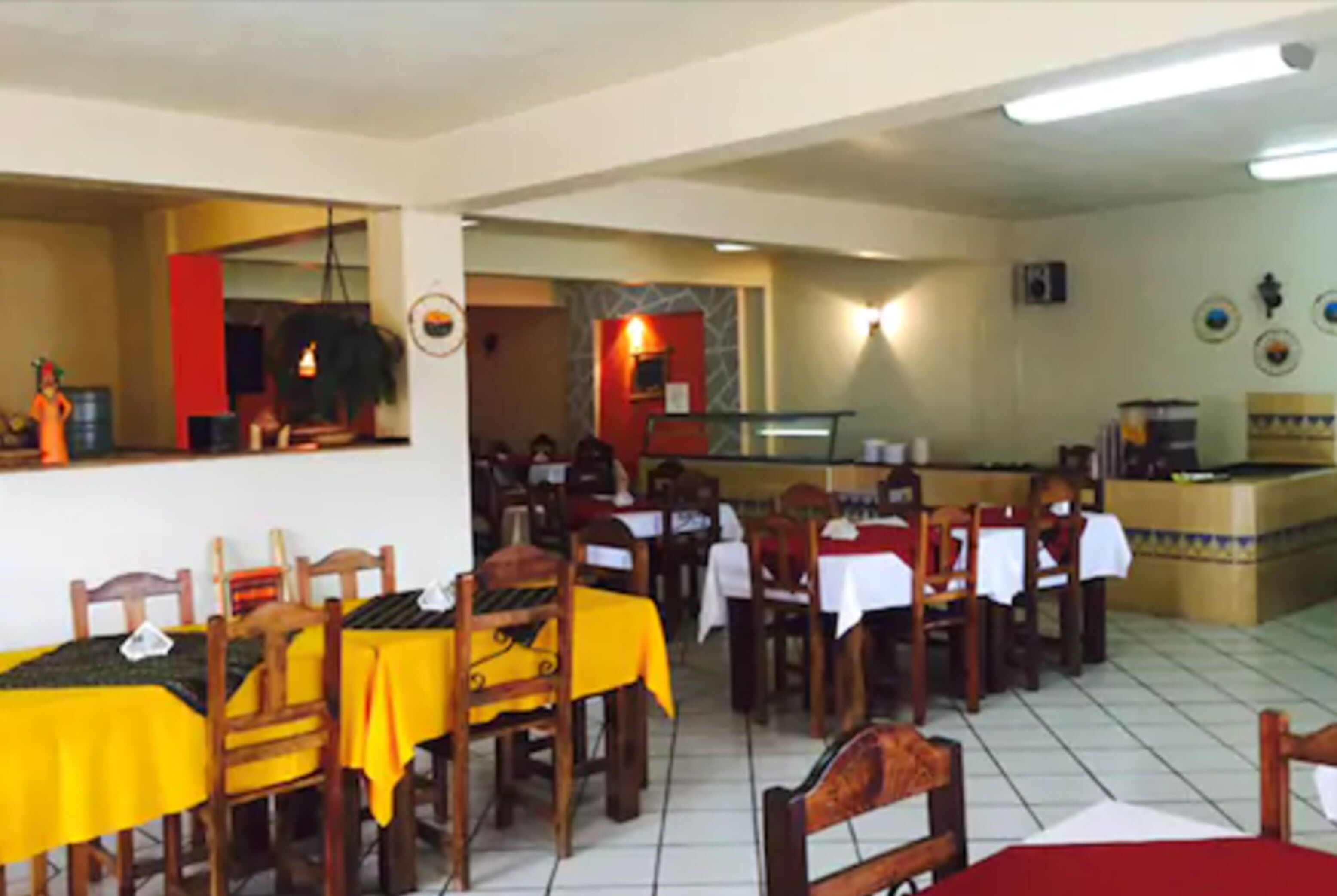 Se sirven desayunos, comidas, cenas y cocina mexicana 