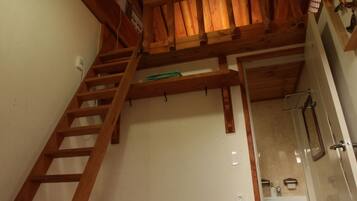 Deluxe Korean Traditional Ondol Room | Bureau, Wi-Fi gratuit