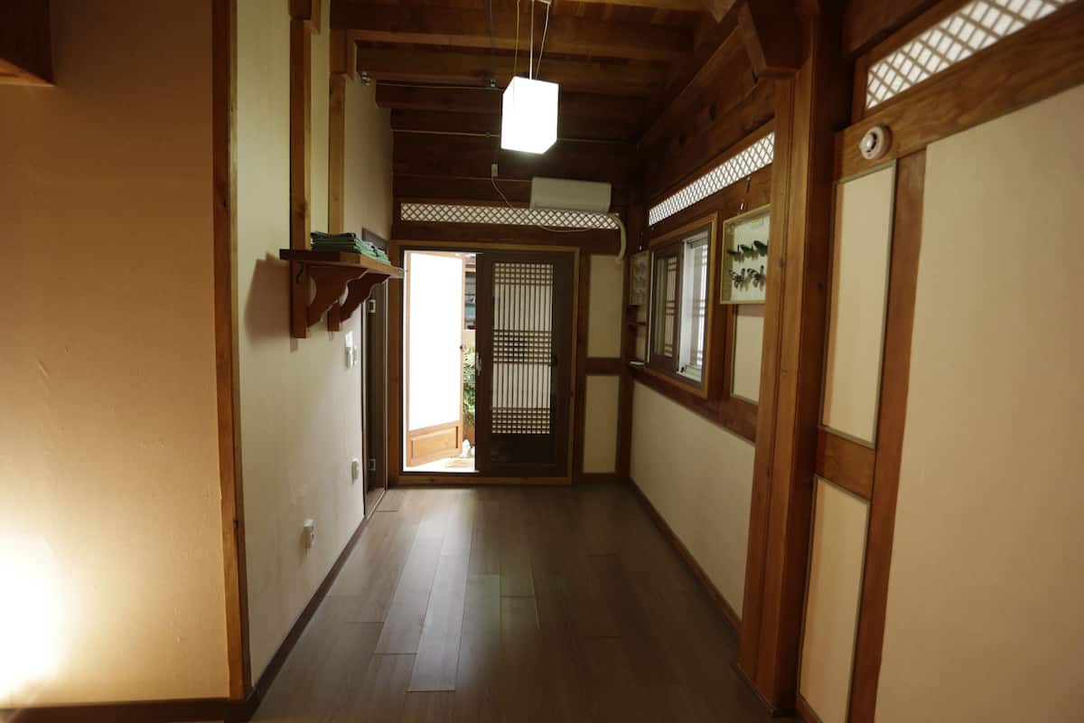 Superior Korean Traditional Ondol Room | Desk, free WiFi