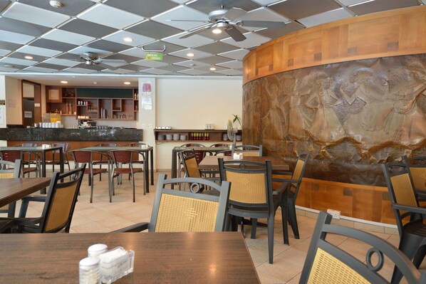 Breakfast, lunch and dinner served