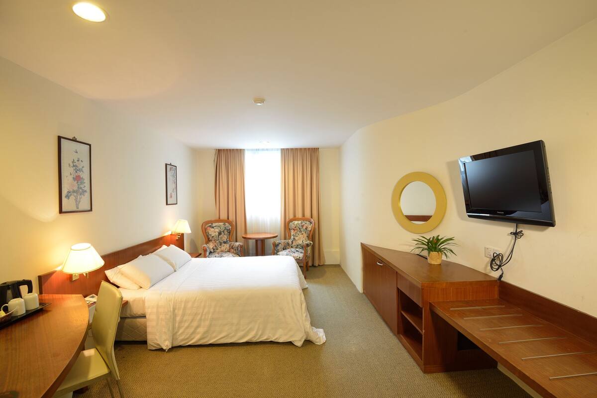 Superior Room | In-room safe, desk, iron/ironing board, WiFi (free)