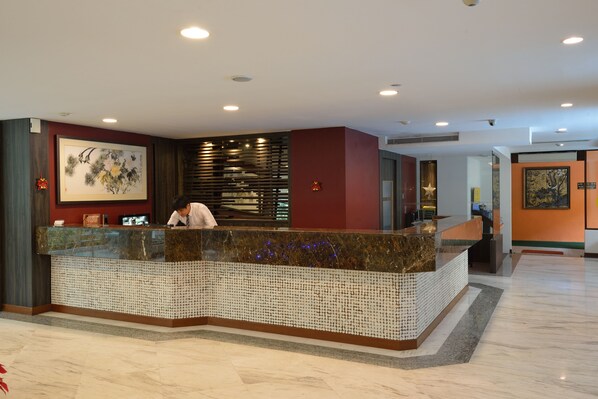 ฝ่ายต้อนรับ