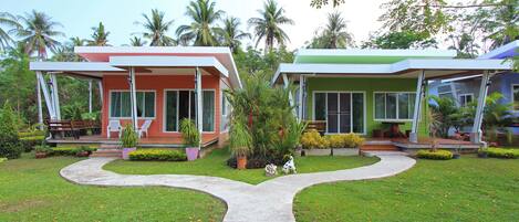 Deluxe Bungalow, Garden View | Property grounds