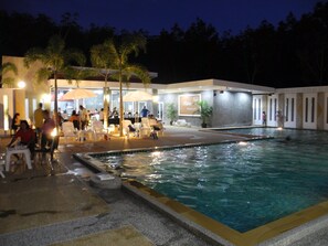 Piscina all'aperto, ombrelloni da piscina