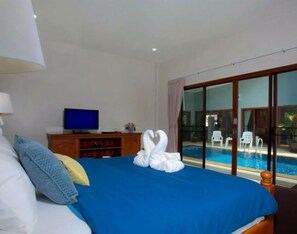 Three Bedroom Pool Villa | Minibar, Schreibtisch, Zustellbetten, kostenloses WLAN