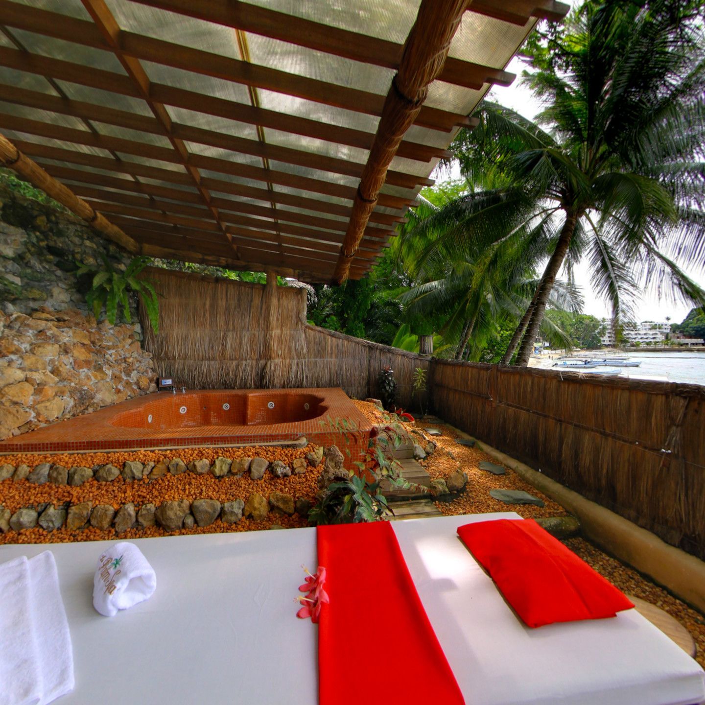 Couples treatment rooms, body treatments, aromatherapy