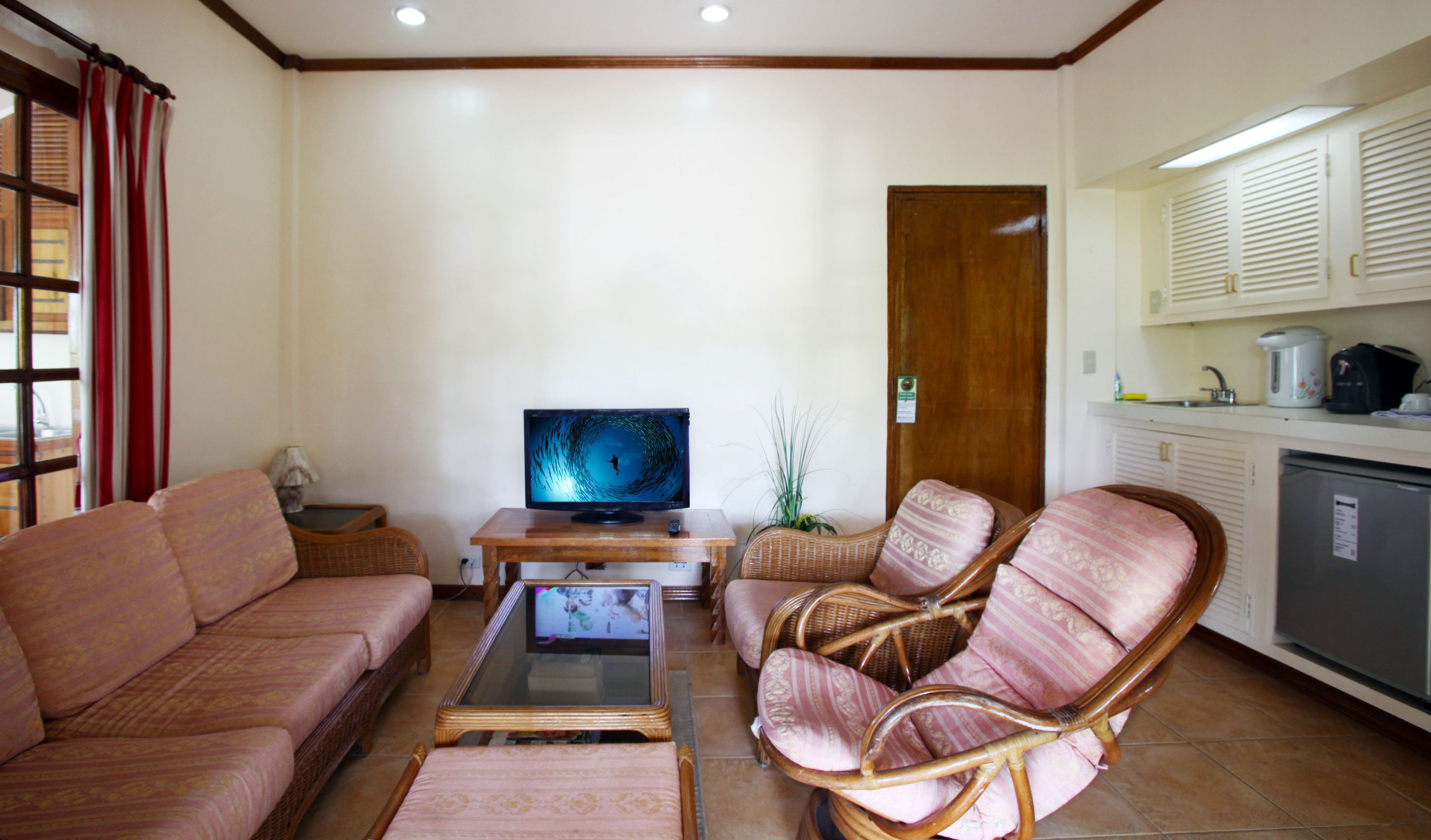 penthouse, ocean view | living area | flat-screen tv