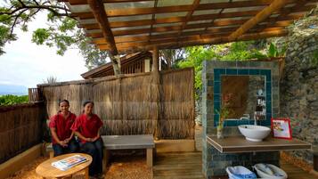 Couples treatment rooms, body treatments, aromatherapy