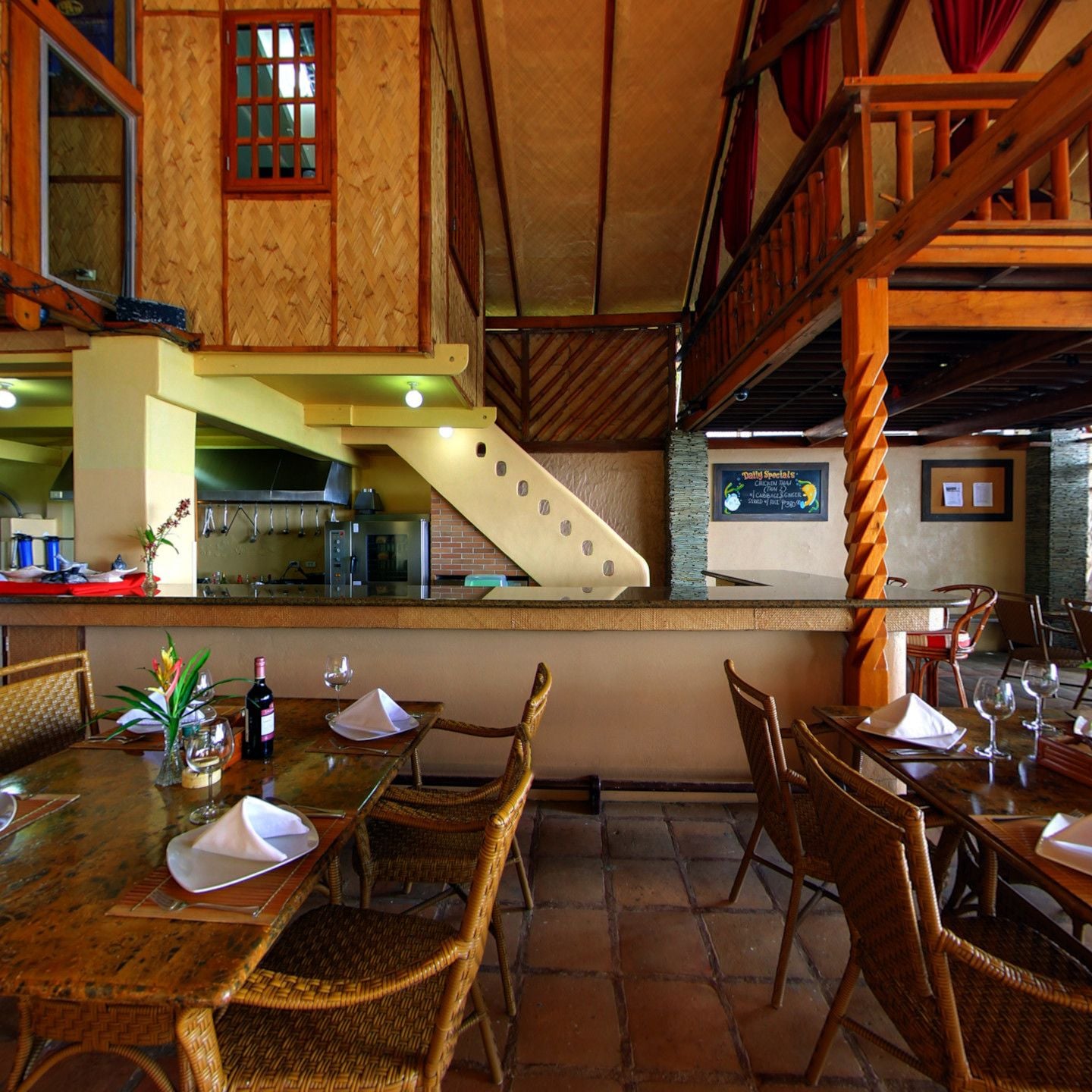 breakfast, lunch, dinner served; international cuisine