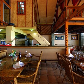 Breakfast, lunch and dinner served - El Galleon Beach Resort Asia Divers (Puerto Galera)