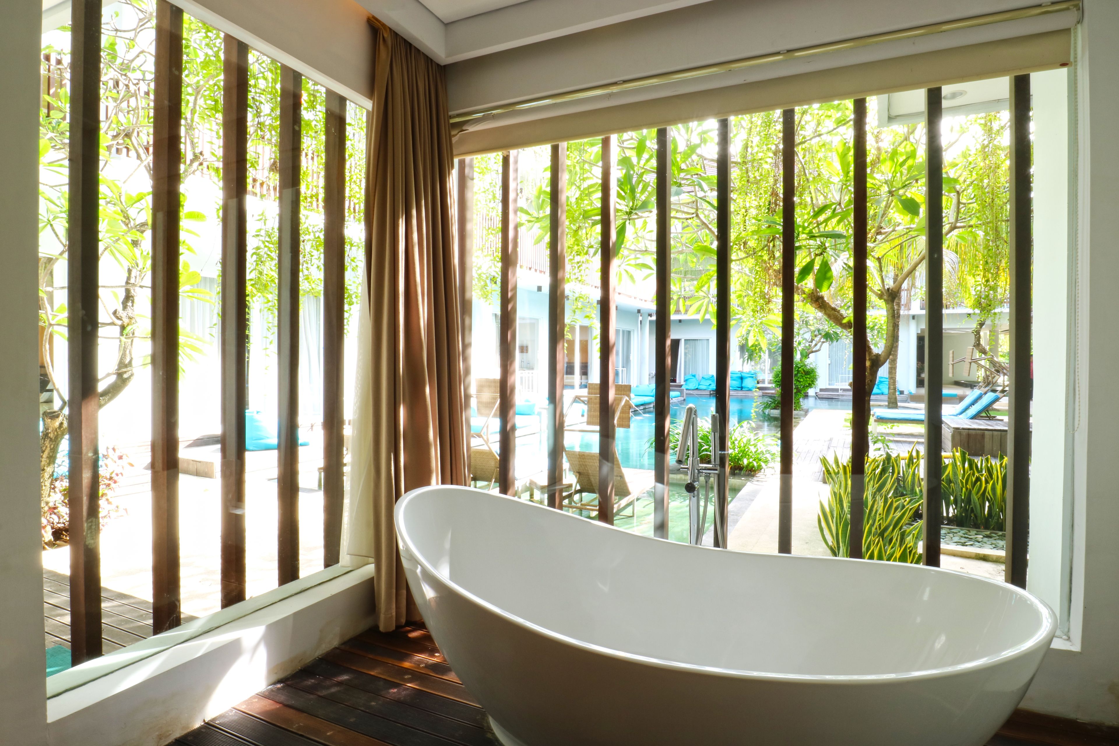 ハネムーン スイート | バスルーム | シャワー、レインフォールシャワー、バスアメニティ (無料)、スリッパ