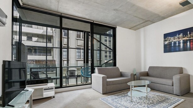Comfort Apartment | Living area - Anchor on Little Collins (Melbourne)
