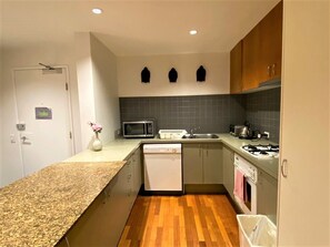 Lägenhet Premier - 3 sovrum | Eget kök | Stort kylskåp, mikrovågsugn, ugn och spishäll