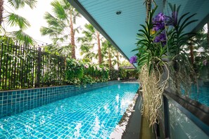 Piscine couverte, piscine extérieure