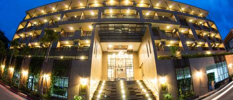 Façade de l’hébergement - soirée/nuit