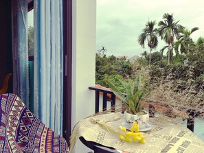 Superior Room, 1 Double Bed | Balcony view - Longan Homestay (Da Nang)