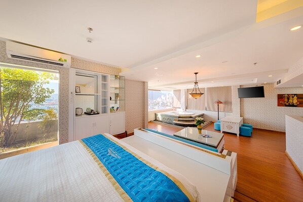 King Room | Minibar, desk, free WiFi - Regina Boutique (Da Nang)