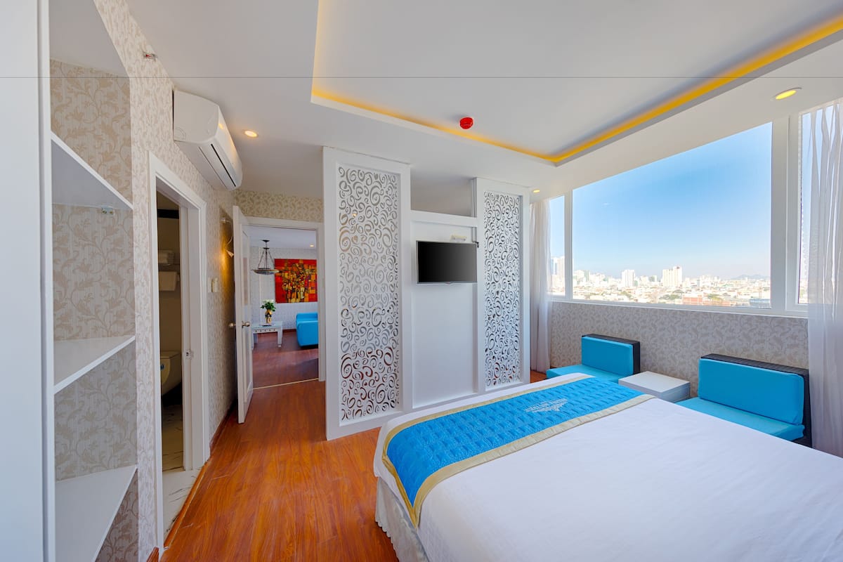 Minibar, meja kerja, dan Wi-Fi gratis