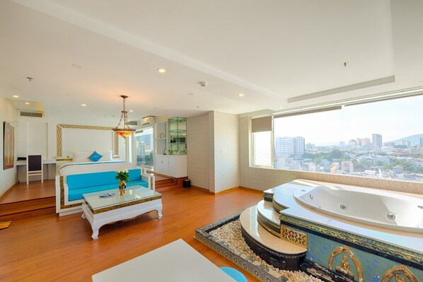 King Room | Minibar, desk, free WiFi - Regina Boutique (Da Nang)