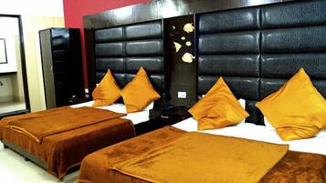 Desk, rollaway beds, free WiFi